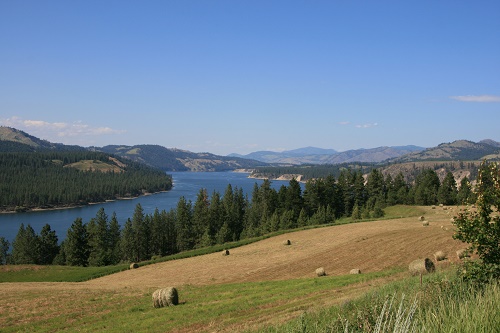 Lake Roosevelt from Hwy 25. Beautiful landscapes soothe the soul. Photo courtesy of National Park Service