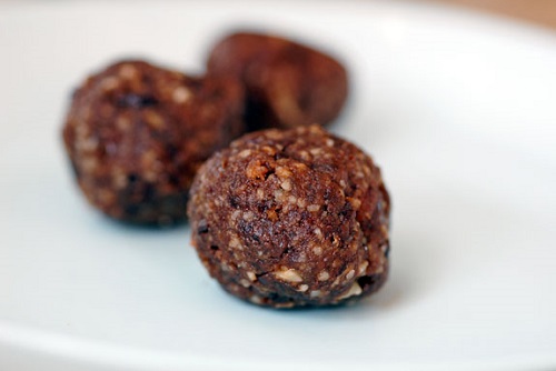 Home made power balls are the perfect ski snack. Photo courtesy of Planetthrive.com
