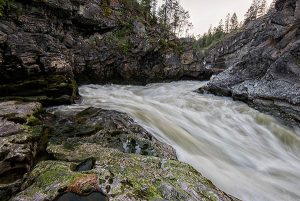 The Kettle River ripping through Cascade Gorge. // Photo: Aaron Theisen.