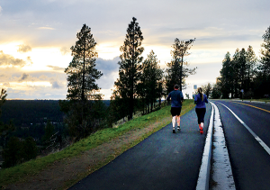 Two people running along the paved path along High Drive above the Bluff. // Photo: Erik K.