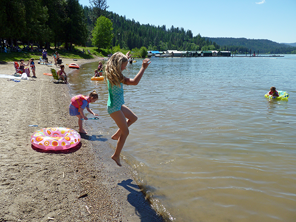 are dogs allowed at sandpoint city beach