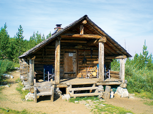 Photo of Snow Peak hut by Holly Weiler.