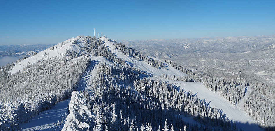 Silver Mountain snowy skyline, featuring Kellogg Peak and surrounding mountain landscape. Photo courtesy of Silver Mountain Resort.