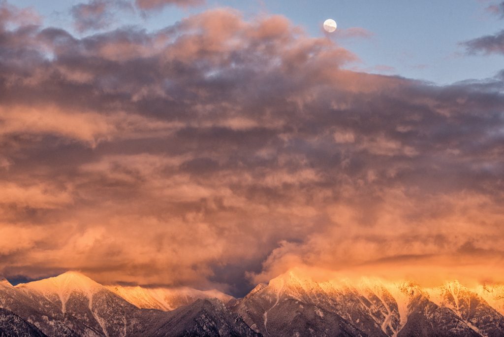 Alpenglow paints Fisher Peak and its Selkirks neighbors (Photo: Aaron Theisen)