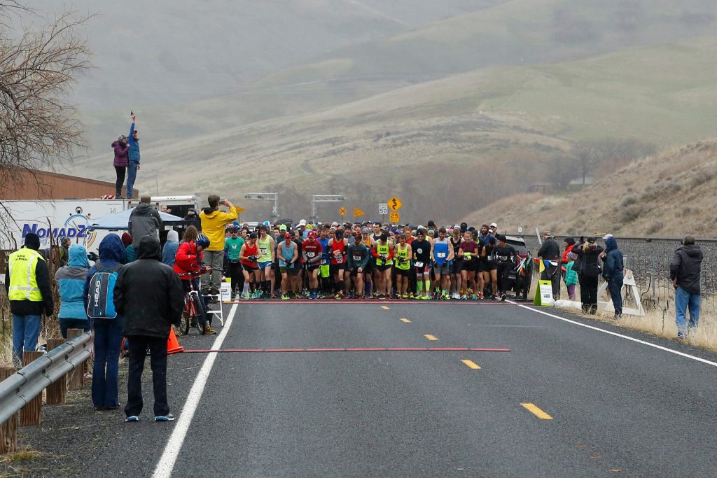 Runners are set to start the 2017 Snake River Canyon Half Marathon (Photo by Cecil Williams)