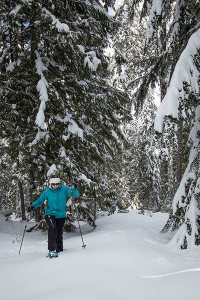 Photo of snowshoer by Jon Jonckers.