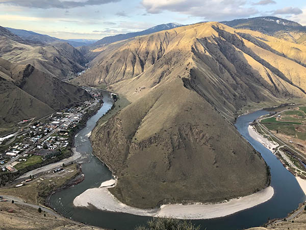 Photo of Riggens from the air with a horseshoe bend in the Salmon River.