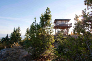 Photo of the Quartz Mountain Fire Lookout from below