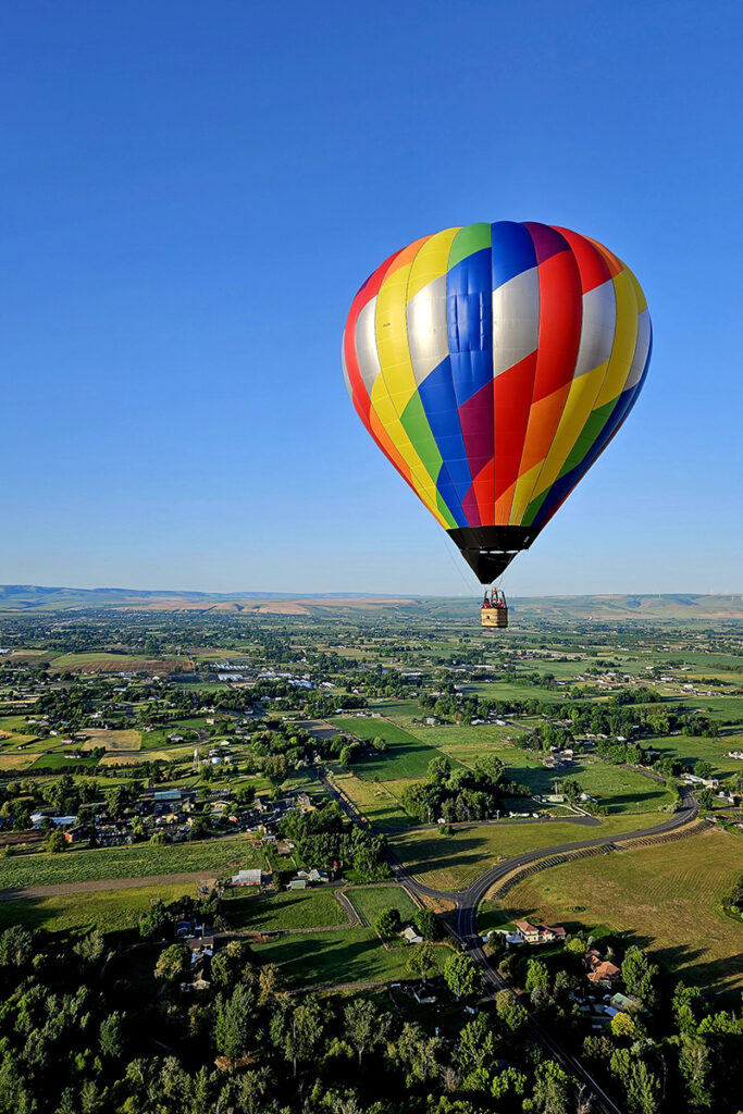 Balloon-lifts-off-in-the-Walla-Walla-Valley.-Walla-Walla-Balloon-Flights._Photo-by-Lauren-White-683x1024.jpg